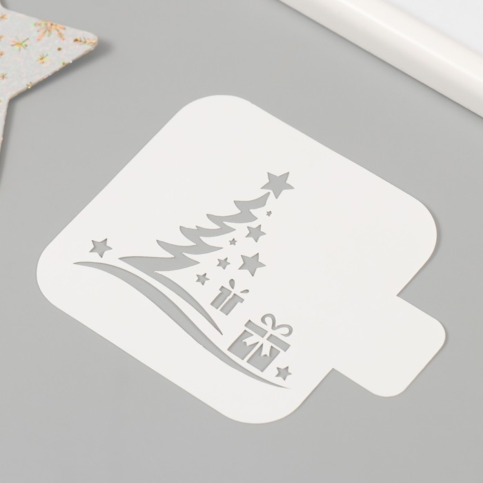 Трафарет пластиковый Трафарет пластиковый "Елка с подарком", размер 9х9 см