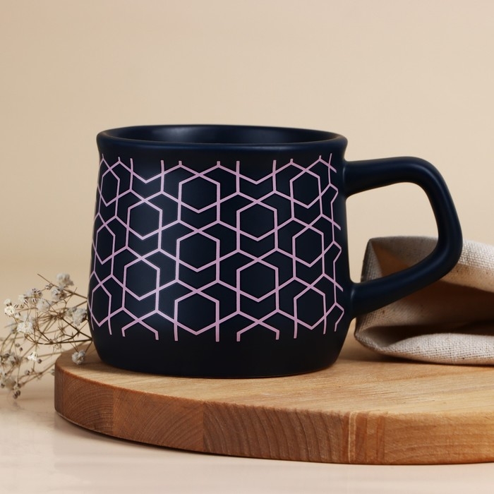 Кружка керамическая «Геометрия», 380 мл, цвет синий Кружка керамическая «Геометрия», 380 мл, цвет синий