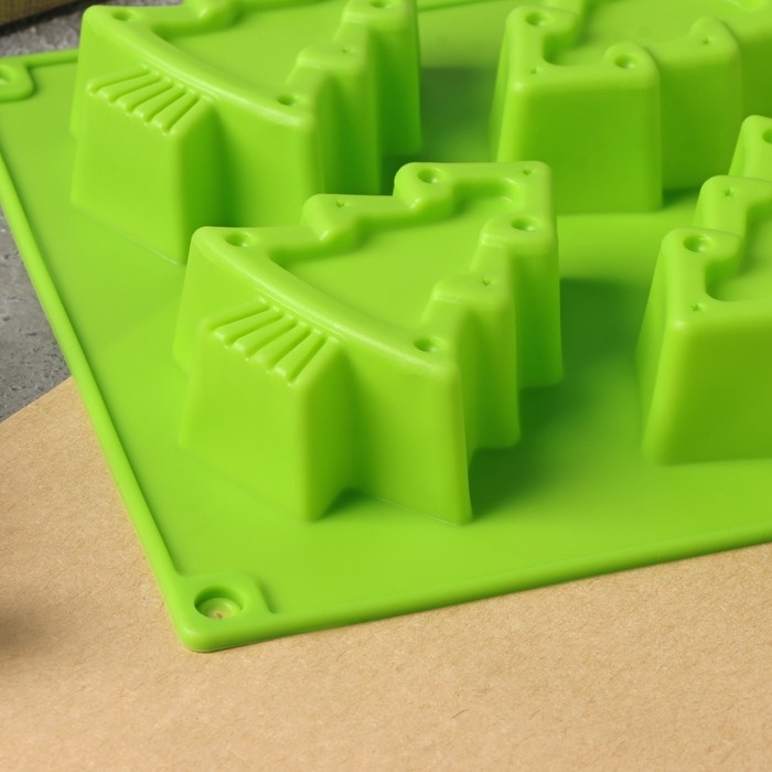 Форма для выпечки новогодняя Доляна «Новый год. Ёлочки», силикон, 18×18 см, 4 ячейки, цвет зелёный Форма для выпечки новогодняя Доляна «Новый год. Ёлочки», силикон, 18×18 см, 4 ячейки, цвет зелёный