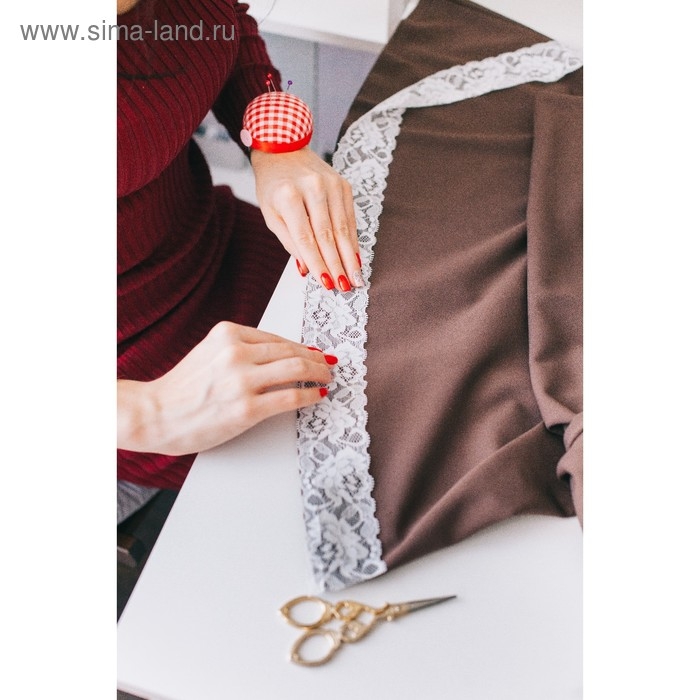 Игольница на руку «Клетка», d = 6 см, цвет красный/белый Игольница на руку «Клетка», d = 6 см, цвет красный/белый