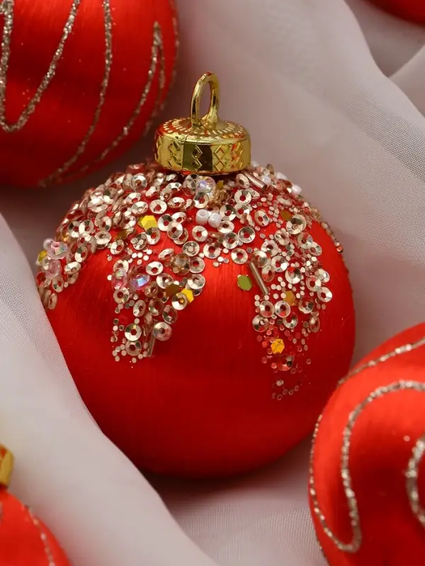 Набор шаров пластик d-6 см, 12 шт Набор шаров пластик d-6 см, 12 шт "Капризы зимы" красный