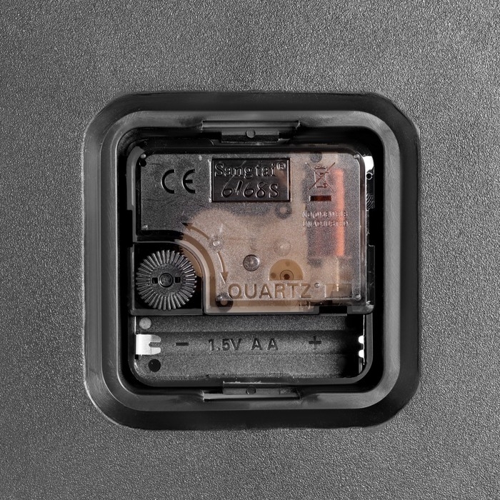 Часы настенные интерьерные Never Give Up, d-30 см, бесшумные Часы настенные интерьерные Never Give Up, d-30 см, бесшумные