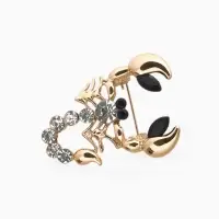 Брошь &laquo;Скорпион&raquo;, белая в золоте