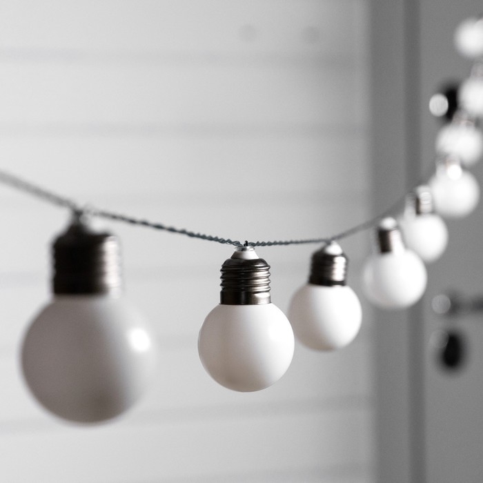 Гирлянда «Нить», 2.7 м, с насадками в виде белых шаров, IP44, 10 LED, 8 режимов, солнечная батарея, тёмная нить, свечение тёплое белое Гирлянда «Нить», 2.7 м, с насадками в виде белых шаров, IP44, 10 LED, 8 режимов, солнечная батарея, тёмная нить, свечение тёплое белое