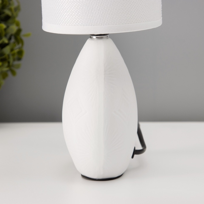 Настольная лампа с абажуром RISALUX «Фиесс», Е14, 40 Вт, белый, 13×13×27 см