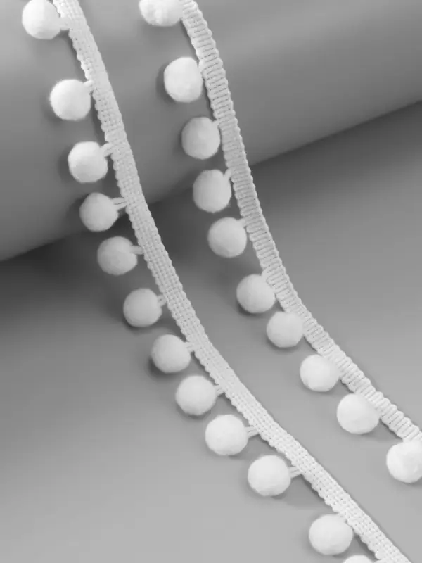 Тесьма декоративная с помпонами, 25&plusmn;5 мм, 8&plusmn;0.5 м, белая