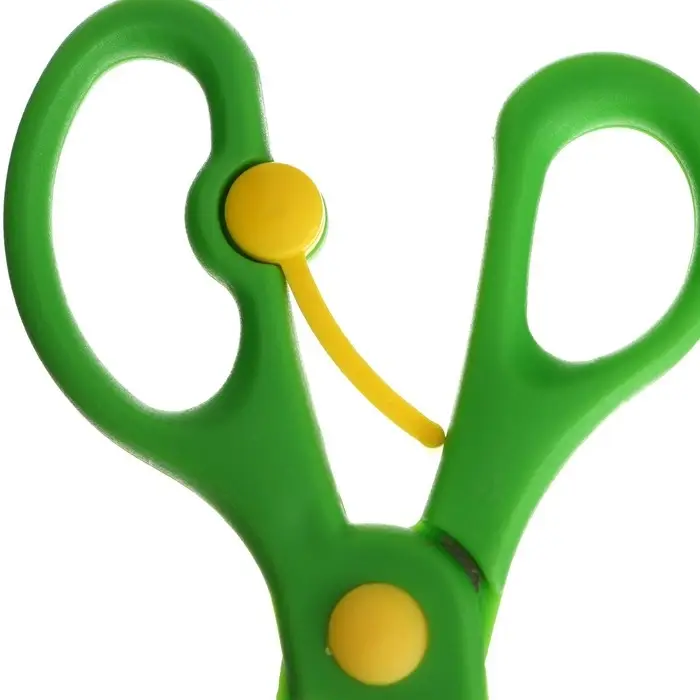 Ножницы 13см травмобезопасные пластиковые с металл лезвиями закруг концы с фиксатором МИКС Ножницы 13см травмобезопасные пластиковые с металл лезвиями закруг концы с фиксатором МИКС