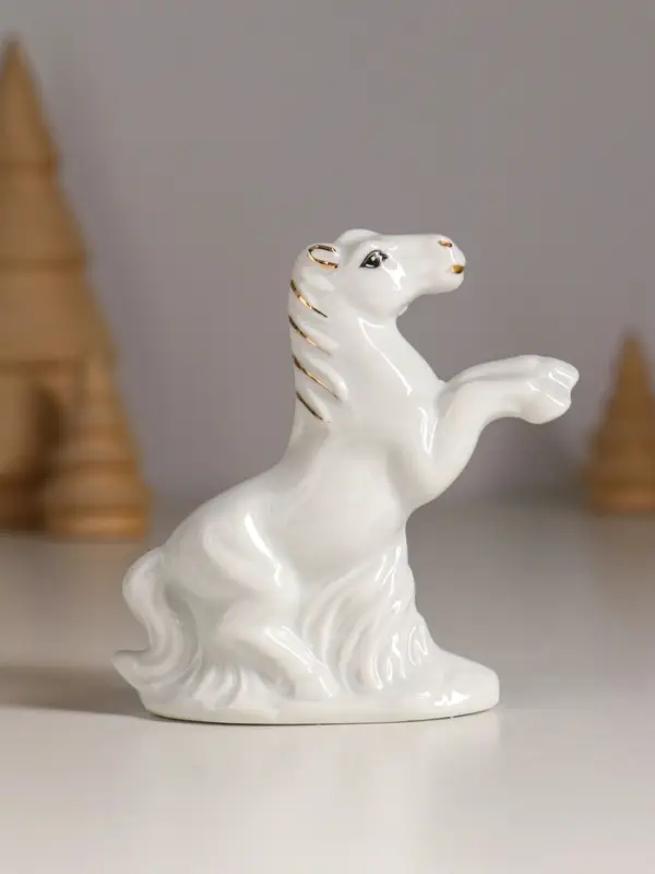 Сувенир керамика "Кони на лугу" белый с золотом набор 5 шт 7,5х2,5х7 см