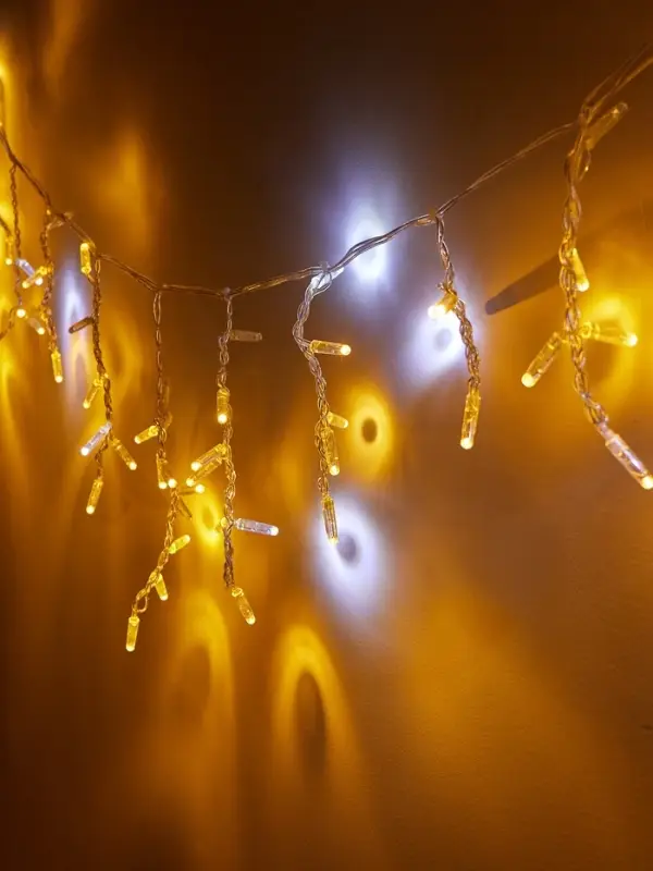 Гирлянда &laquo;Бахрома&raquo; 3&times;0.6 м, IP65, УМС, прозрачная нить, 144 LED, мерцание, свечение тёплое белое, 220 В