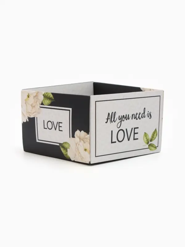 Коробка самосборная Love, размер 11&times;11&times;7 см, плотность 270 г/м&sup2;