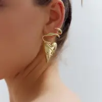 Серьги &laquo;Сердце&raquo; обвитое нитью, цвет золото