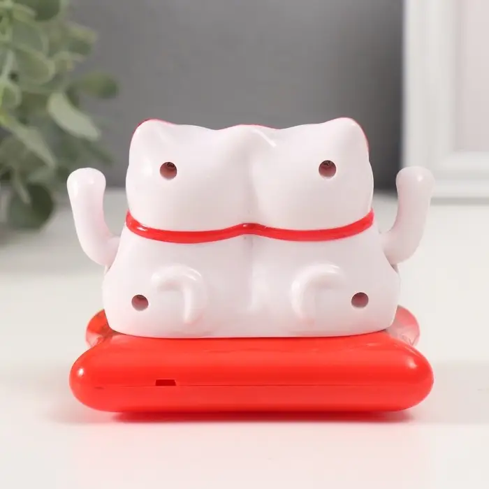 Маятник настольный антистресс &laquo;Два кота Манэки-нэко с мешком золота&raquo;, пластик, от солнечной батареи, 6.5&times;8.5&times;5.5 см