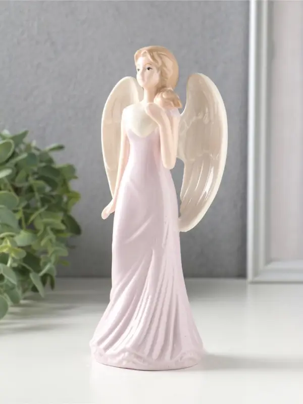 Сувенир керамика "Девушка-ангел в сиреневом платье с сердцем в руке" 8,4х6,3х18 см