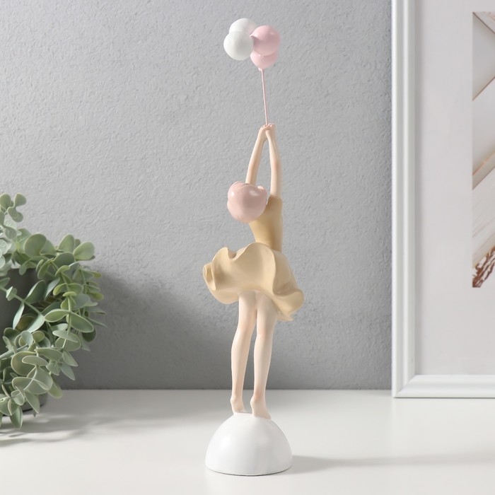Сувенир полистоун Сувенир полистоун "Девушка в платьице с воздушными шарами" 7,4х6,6х31,2 см