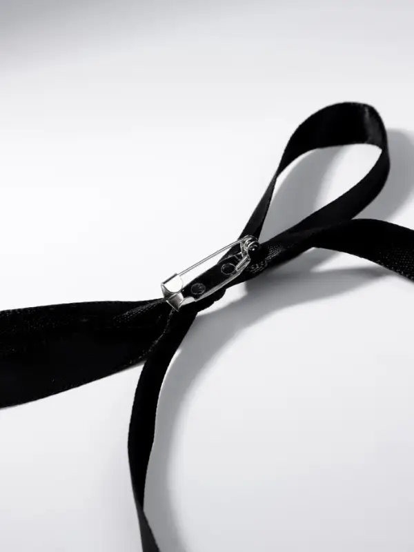 Брошь «Бантик», чёрная в серебре Брошь «Бантик», чёрная в серебре