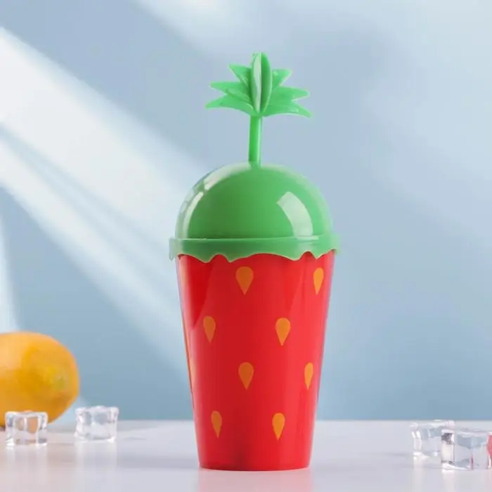 Стакан «Арбуз», 450 мл, с трубочкой и крышкой, цвет красный Стакан «Арбуз», 450 мл, с трубочкой и крышкой, цвет красный