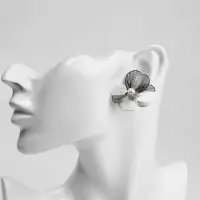 Серьги с жемчугом &laquo;Цветы&raquo;, лёгкие, белые в серебре