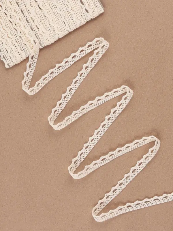 Кружево вязаное, 10 мм, 15&plusmn;1 м, бежевое