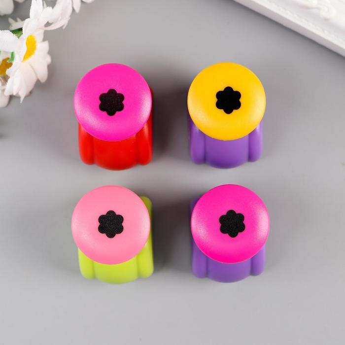 Дырокол фигурный кнопка Дырокол фигурный кнопка "Цветок" рисунок d=0,9 см МИКС 4х4,5х3 см