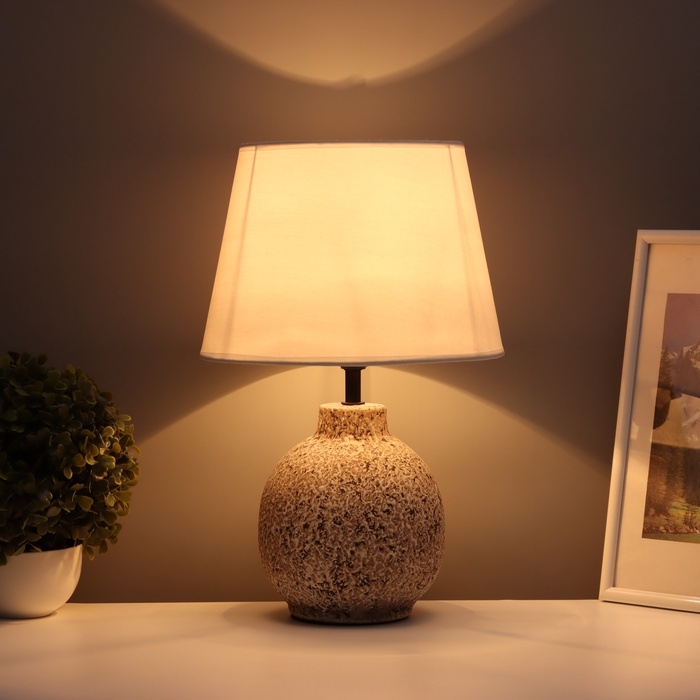 Лампа настольная Лампа настольная "Луиза" 1х40Вт Е27 бежевый 25х25х38,,5см