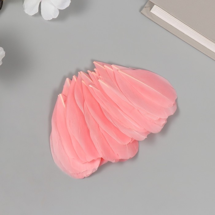 Перо декоративное гусиное "Телесно-розовое" в форме листа набор 40 шт h=5-7 см