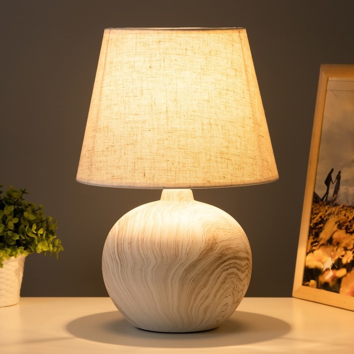 Настольная лампа Настольная лампа "Рундер" E14 40Вт бежевый 25х25х38 см RISALUX