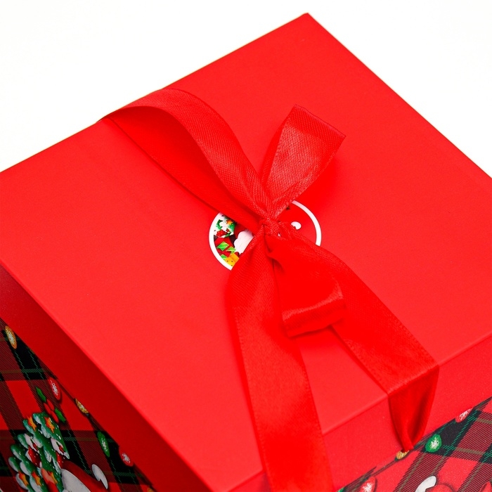 Новый год. Коробка подарочная новогодняя складная Новый год. Коробка подарочная новогодняя складная "Дедушка мороз" 15х15х15 см.
