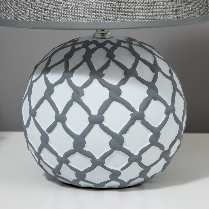 Лампа настольная с абажуром Е14 40Вт 220В Лампа настольная с абажуром Е14 40Вт 220В "Шар в сети" 25х25х33см RISALUX