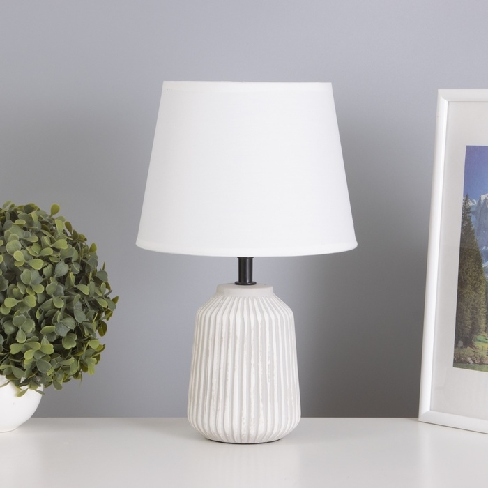 Лампа настольная Лампа настольная "Линии" 1х40Вт Е14 белый/серый 20х20х32см