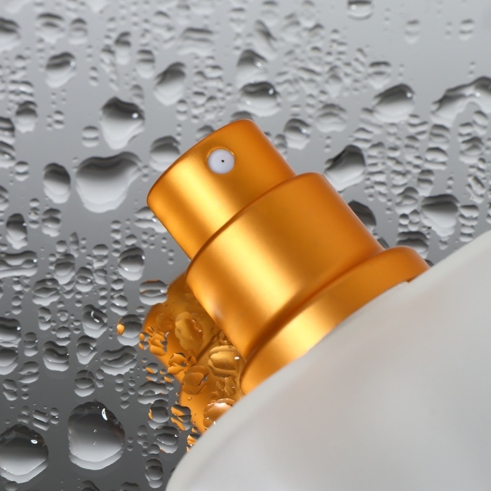 Флакон стеклянный для парфюма, с распылителем, 30 мл, цвет золотистый Флакон стеклянный для парфюма, с распылителем, 30 мл, цвет золотистый