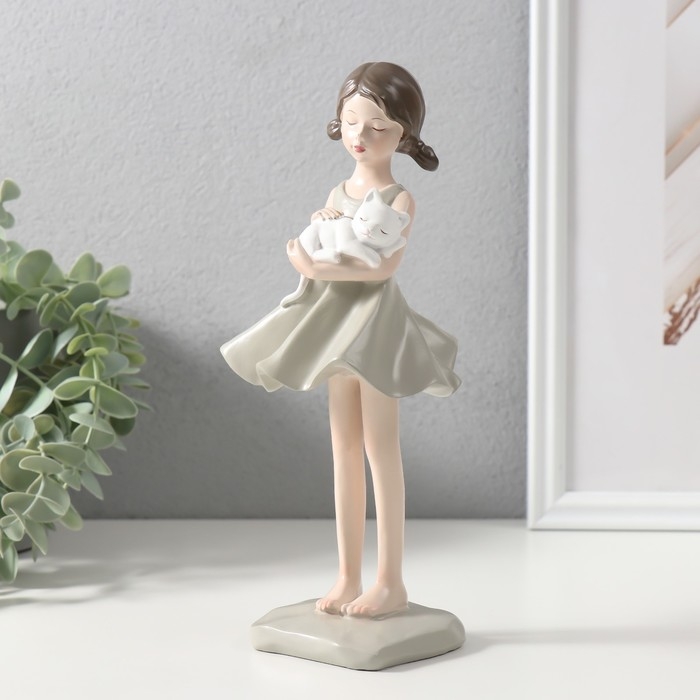 Сувенир полистоун Сувенир полистоун "Девочка в платье с кошкой на руках" 9,9х8,7х23,1 см