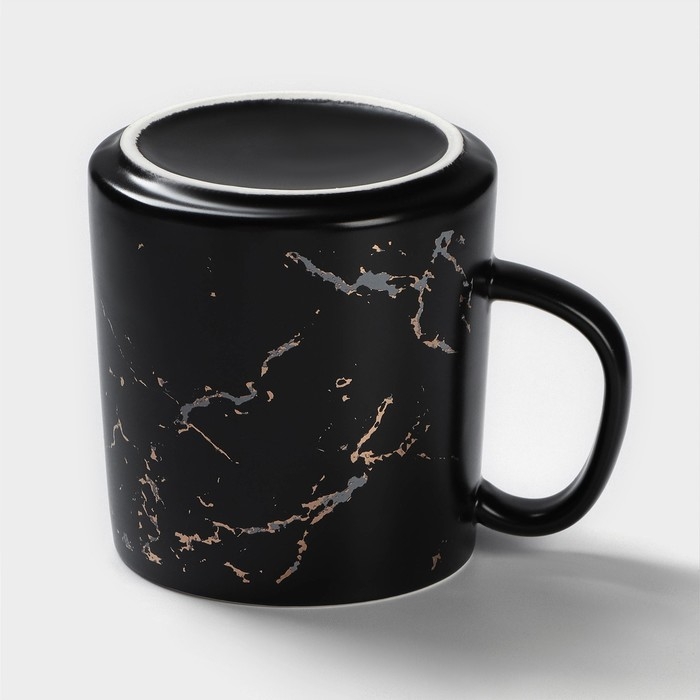 Кружка керамическая с ложкой «Чёрный мрамор», 350 мл, цвет чёрный Кружка керамическая с ложкой «Чёрный мрамор», 350 мл, цвет чёрный