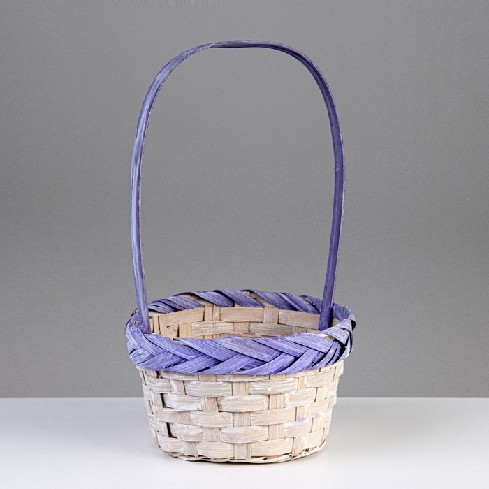 Корзина плетеная (бамбук), 17 х 9 х 30см, белая-фиолетовая Корзина плетеная (бамбук), 17 х 9 х 30см, белая-фиолетовая