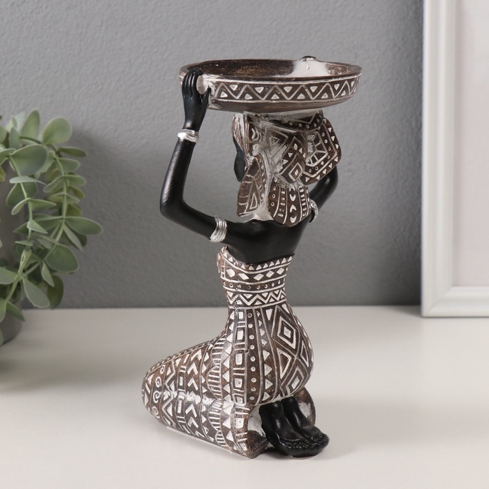 Подсвечник на 1 свечу Подсвечник на 1 свечу "Африканка с блюдом на голове" белый с чёрным 12х12,3х19 см