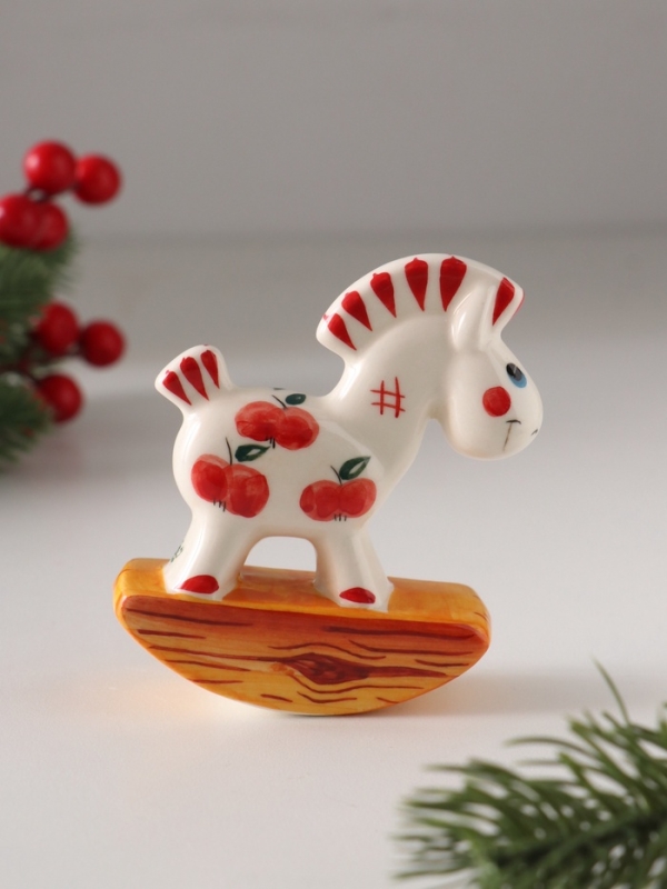 Качалка фарфоровая Качалка фарфоровая "Лошадка красное яблоко", 8 см