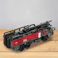 Робот &laquo;Огнеборец&raquo;, трансформируется, с элементами из металла