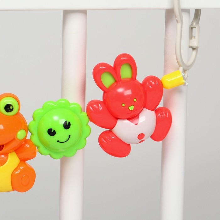 Растяжка на коляску/кроватку «Зайчик, лягушка, пчелка», 3 игрушки, цвет МИКС, Крошка Я Растяжка на коляску/кроватку «Зайчик, лягушка, пчелка», 3 игрушки, цвет МИКС, Крошка Я