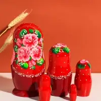 Матрешка дерево &laquo;Глаша&raquo;, красное платье, розовые цветы, 18 см, 5 кукольная, ручная роспись