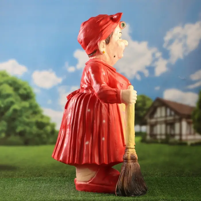 Садовая фигура  Садовая фигура "Теща с метлой" 40х50х80см