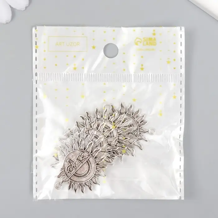 Металлический элемент, декоративная подвеска «Арт Узор. Солнце и космонавт», серебро, 3×3.3 см