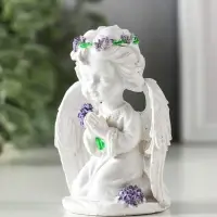 Сувенир полистоун "Ангелочек с букетом лаванды" белый с фиолетовым 7х5х9 см Сувенир полистоун "Ангелочек с букетом лаванды" белый с фиолетовым 7х5х9 см