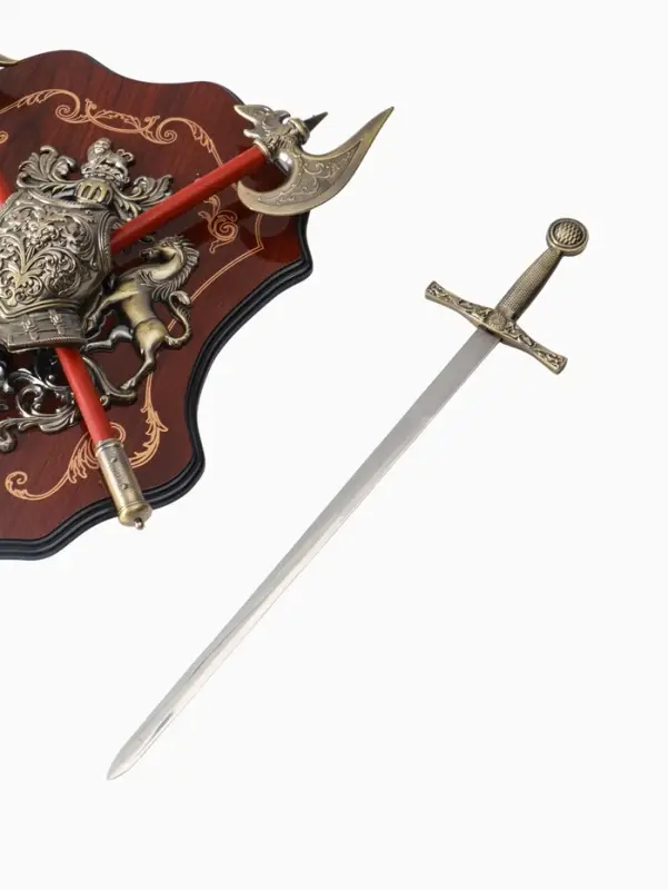 Панно на стену &laquo;Геральдика. Конь и лев с доспехами&raquo;, декор настенный, щит декоративный