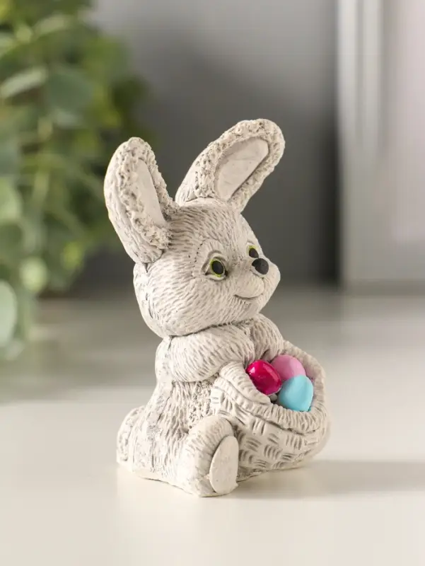 Статуэтка "Кролик с корзиной яиц" 5х5х8 см, серый