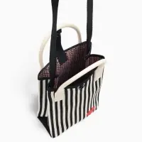 Сумка подр Сердце, 12*4*17, отд на кнопке, дл ремень, бело/черный Сумка подр Сердце, 12*4*17, отд на кнопке, дл ремень, бело/черный