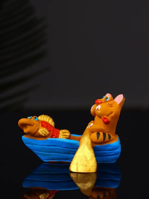 Фигурка полистоун &laquo;Кот в лодке с рыбкой&raquo;, 4.2&times;5.8&times;5.4 см