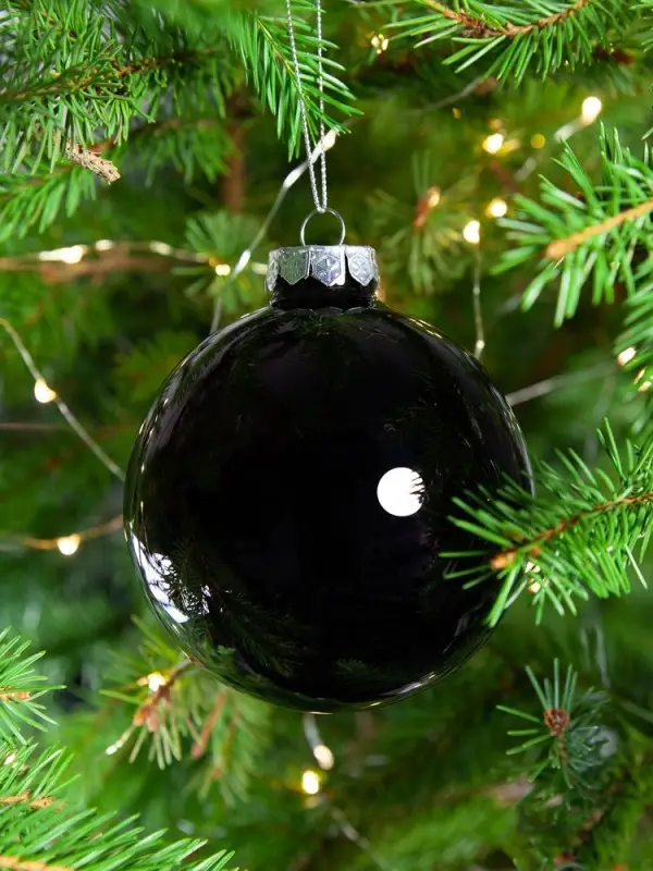 Елочный шар Finery Gloss, 10 см, глянцевый черный Елочный шар Finery Gloss, 10 см, глянцевый черный