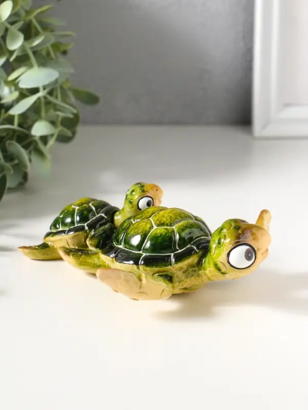Сувенир полистоун лак "Черепаха с черепашонком" зелёный 15,8х11,8х5 см