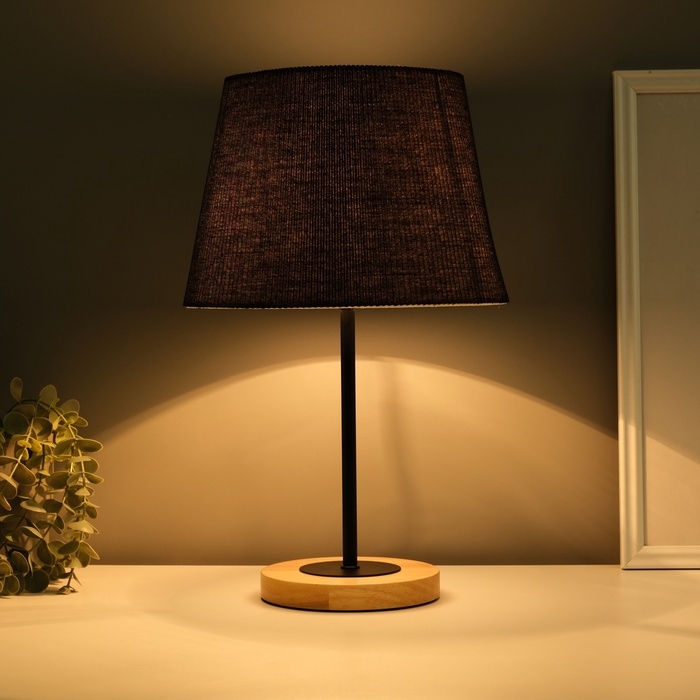 Светильник настольный Светильник настольный "Строгость" 1х40Вт Е27 черный 22,5х22,5х41,5см