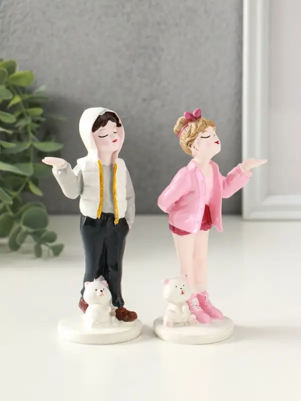 Сувенир полистоун "Подростки с мишками" набор 2 шт 5,2х6,5х14,5 см