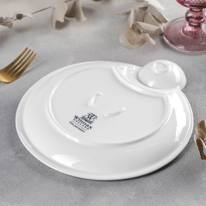 Блюдо фарфоровое круглое с соусником Wilmax Teona, d=20 см, цвет белый Блюдо фарфоровое круглое с соусником Wilmax Teona, d=20 см, цвет белый